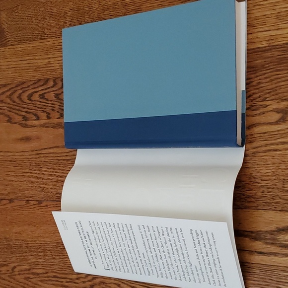 Autographed Mary Higgens Clark Book Death Wears A Beauty Mask - Picture 4 of 7